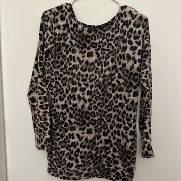 Leopard print tunic from Japan, made in Korea - Picture 2 of 8